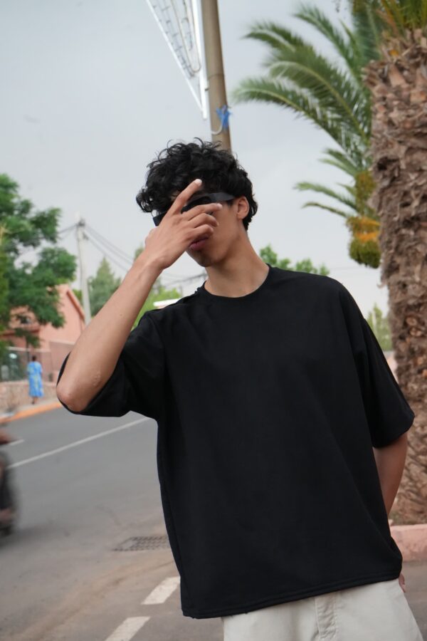 Plain Black T-Shirt | Bold & Classic Streetwear for All - Image 4